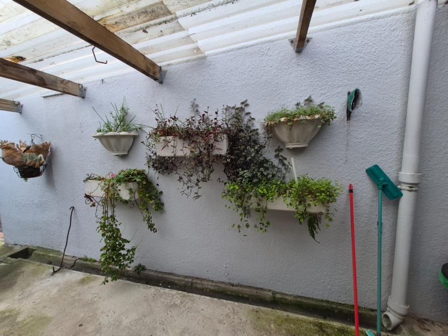 To Let 1 Bedroom Property for Rent in Kenilworth Western Cape